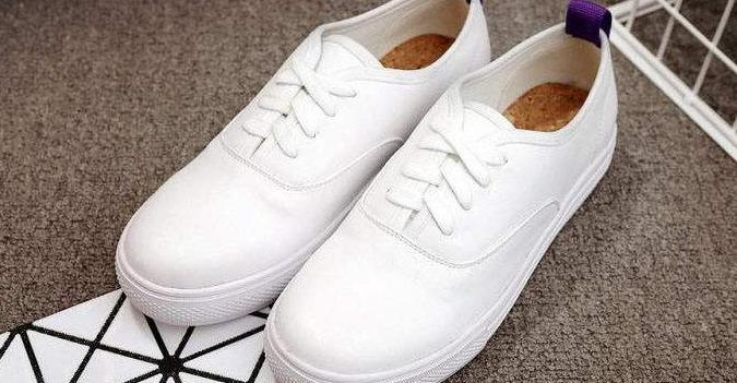 鞋子边缘脏了怎么变白,鞋子白边变黄了怎么清理