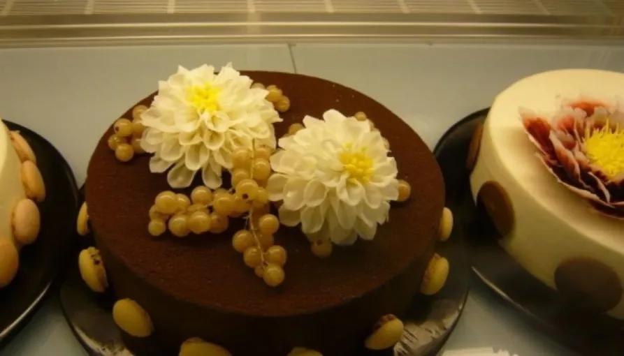 创业蛋糕店经营前三个月吸引顾客,蛋糕店赚100万的营销方案