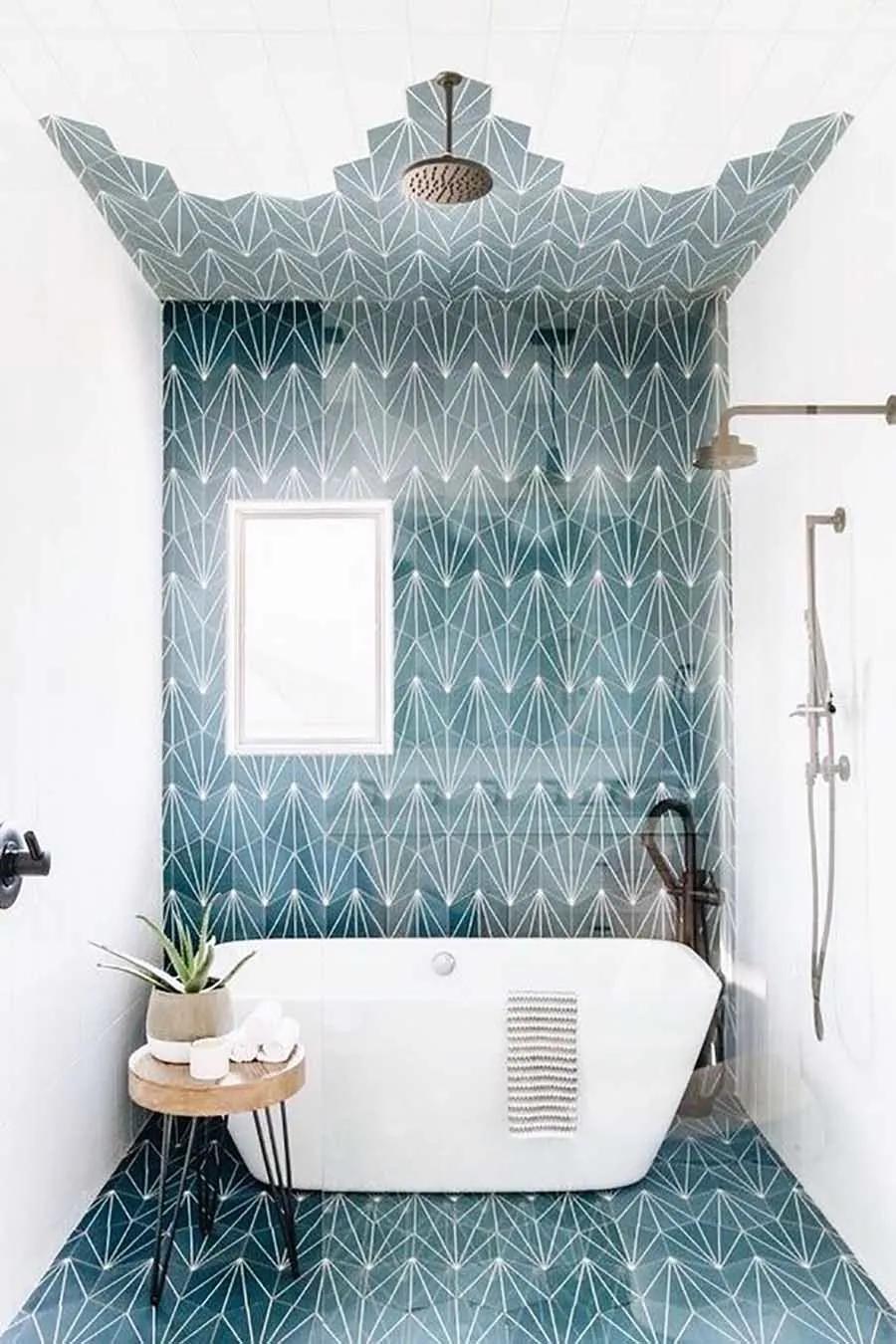 4平米卫生间瓷砖600*1200直贴效果,卫生间400*800深灰色瓷砖腰线效果