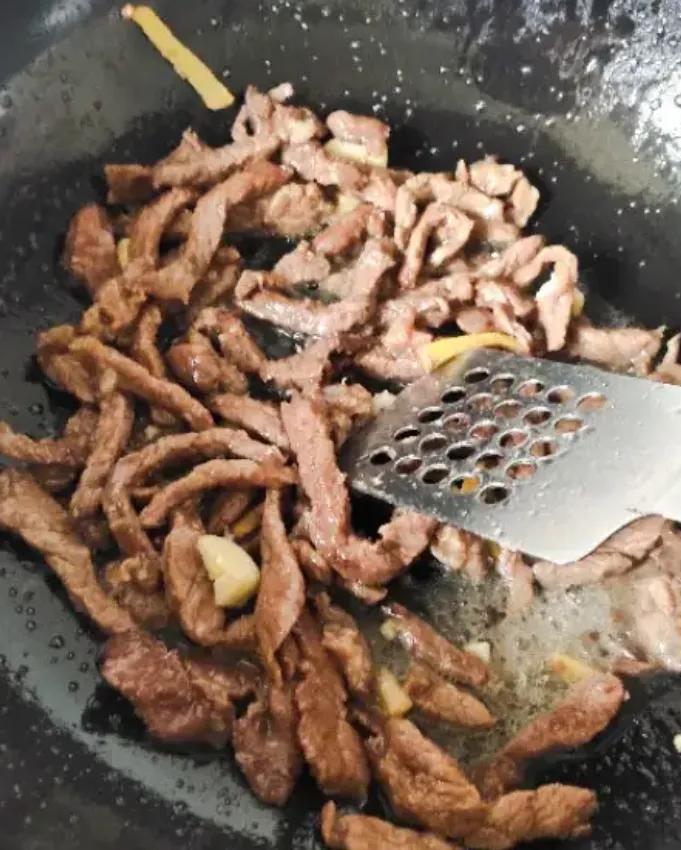 生牛肉怎么炒又烂又嫩呢,生牛肉怎么炒嫩宝宝吃