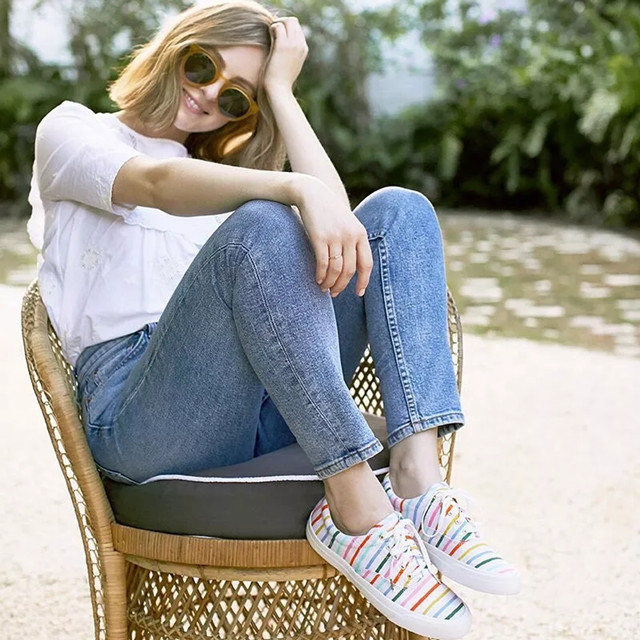 帆布鞋百搭是哪种颜色,帆布鞋经典百搭款