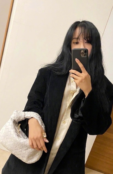 31岁的朴孝敏是韩版穿搭达人,朴孝敏nicebody黑色衣服