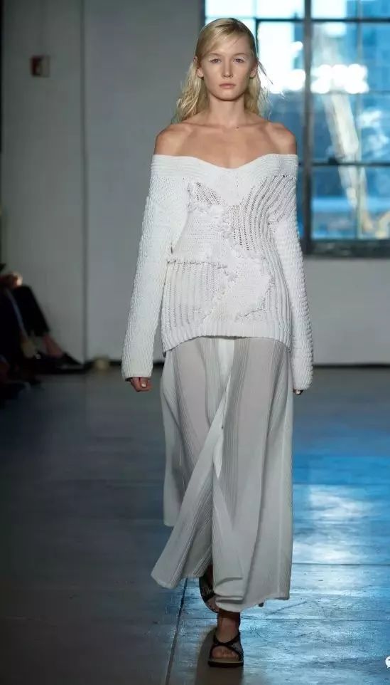 穿搭｜一字肩毛衣－春日里的小心机