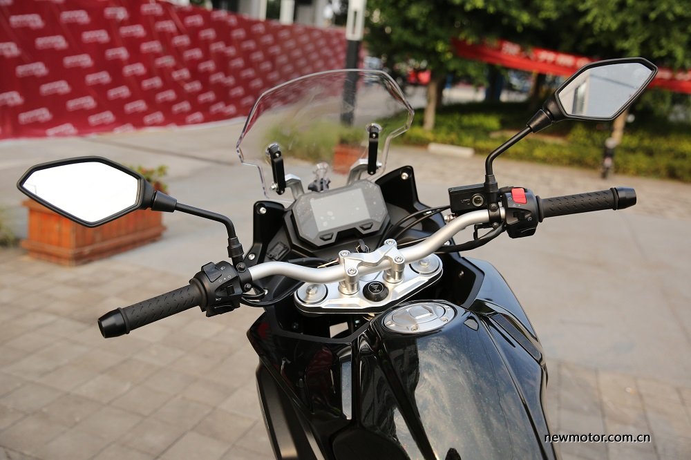 隆鑫无极650大单缸,无极650ds高速公路测评