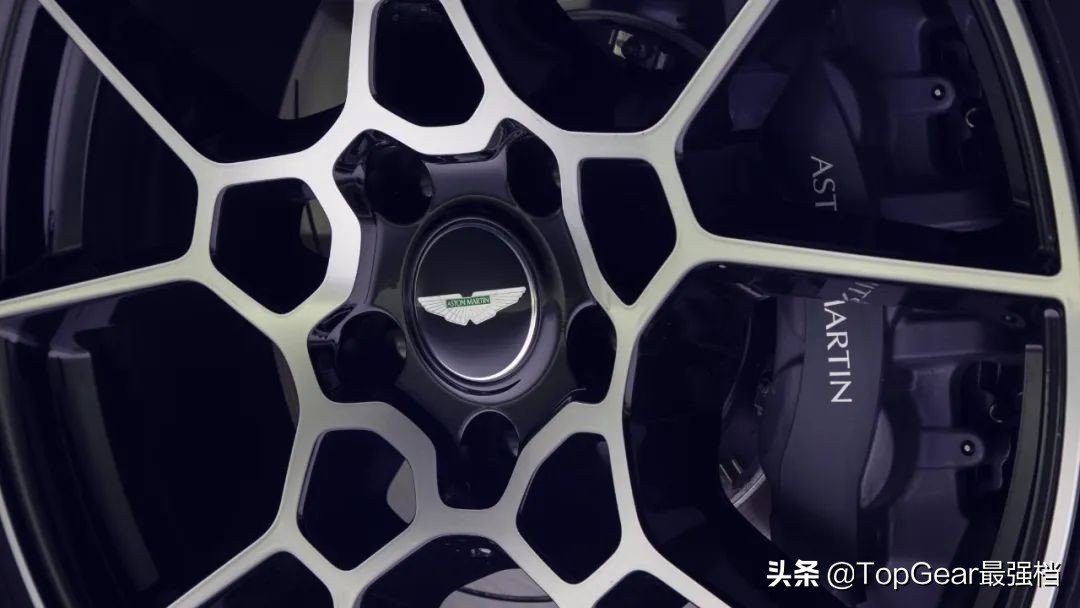 阿斯顿马丁dbx皮卡,邦德阿斯顿马丁