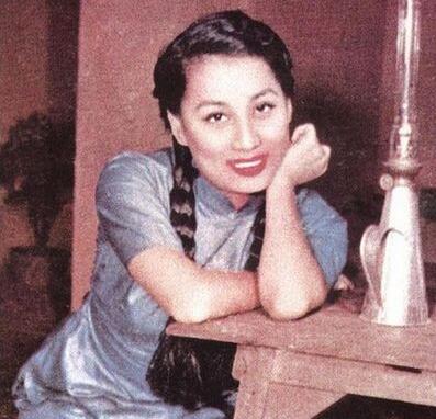 1988年,在大会上“请小平同志不要吸烟”的女人,后来怎样了