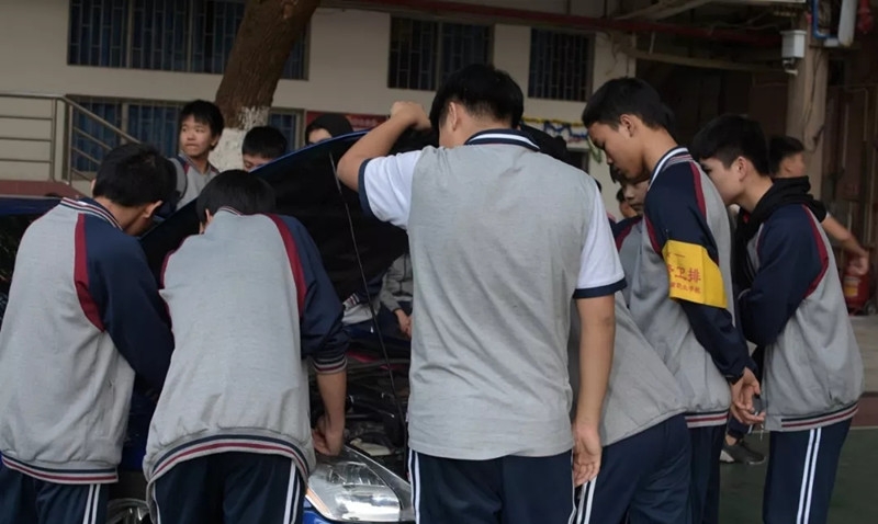 广州高校突现众多改装车,中国改装文化跨出了重要一步!