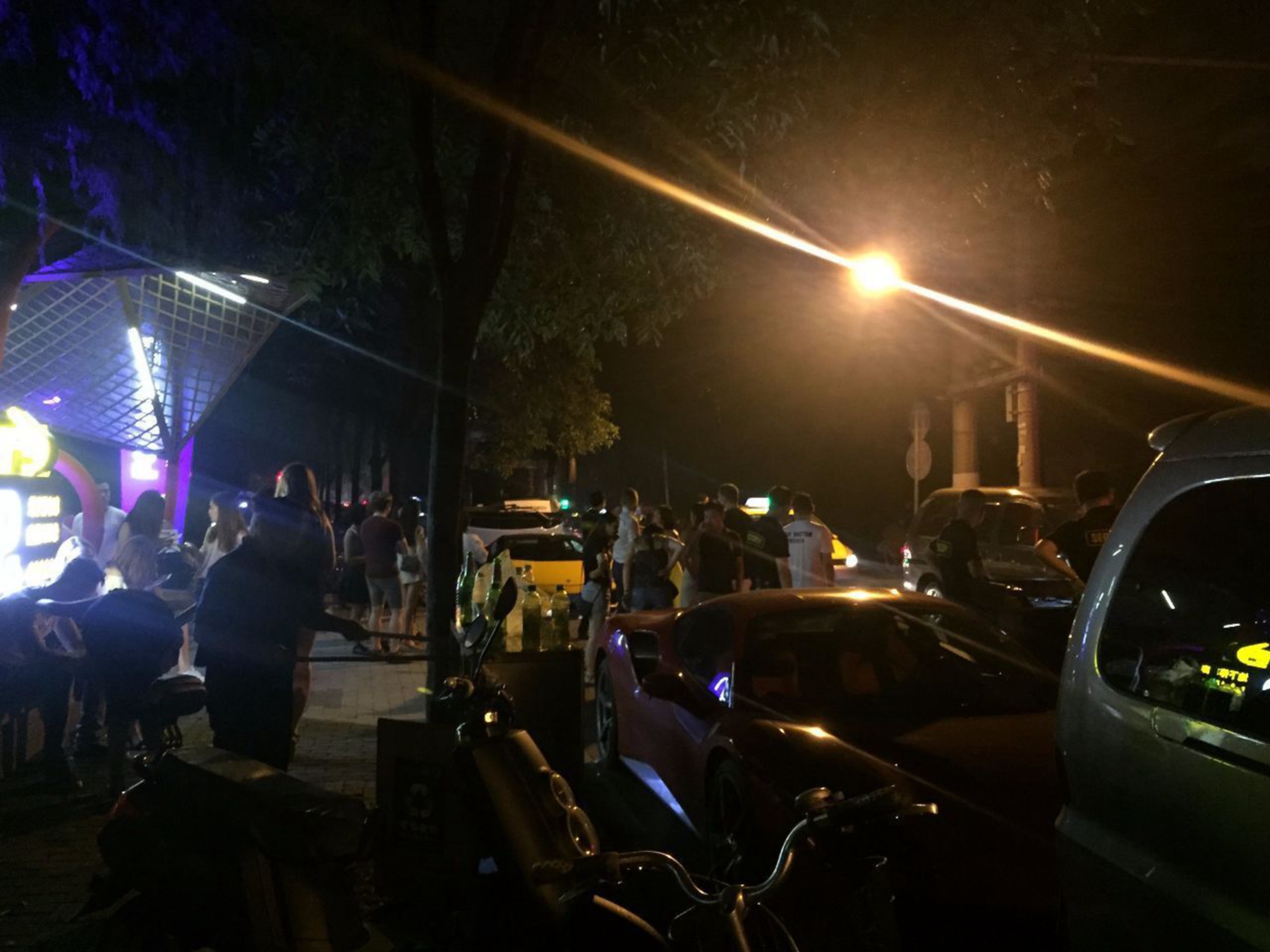 郑恺在上海开的夜店叫什么名字,郑恺在上海开的酒吧是不是最大的