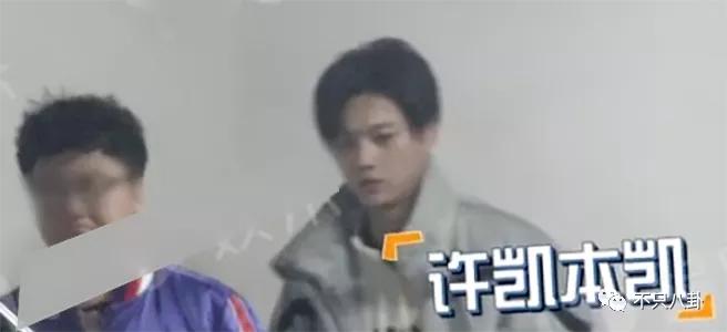 他俩到底分没分？甜蜜恋爱时怎么也没想到现在会撕成这样吧