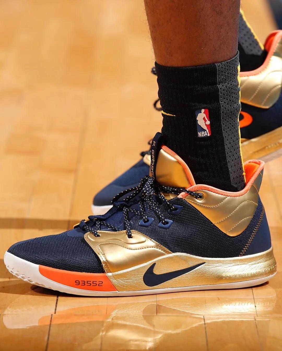 施罗德决赛上脚球鞋,纳迪尔施罗德球鞋