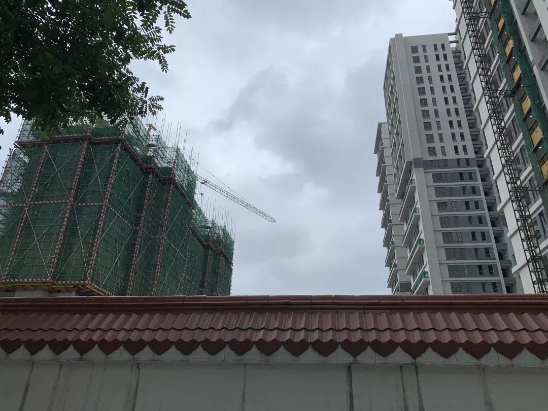 成都这4条“神奇”的街：新房门对门，凭啥最高能便宜1.3万/㎡！