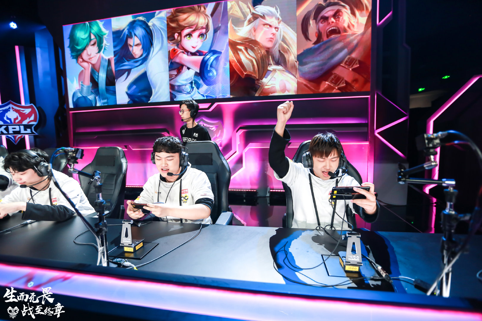 继诺言之后，刺痛和渡劫也直播投降，职业选手到底能不能投降？