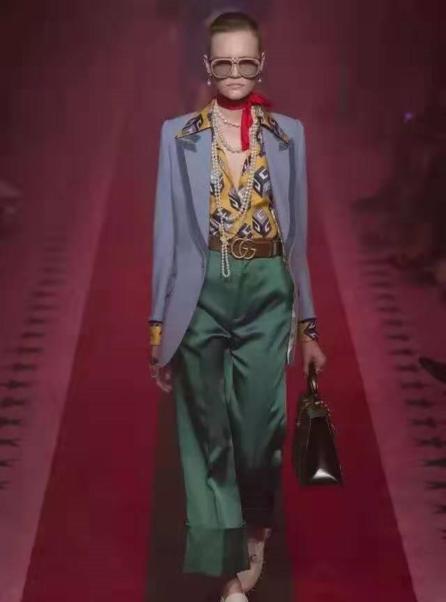 低调显奢华的“吸烟鞋”火了，百搭时髦，关键显腿瘦