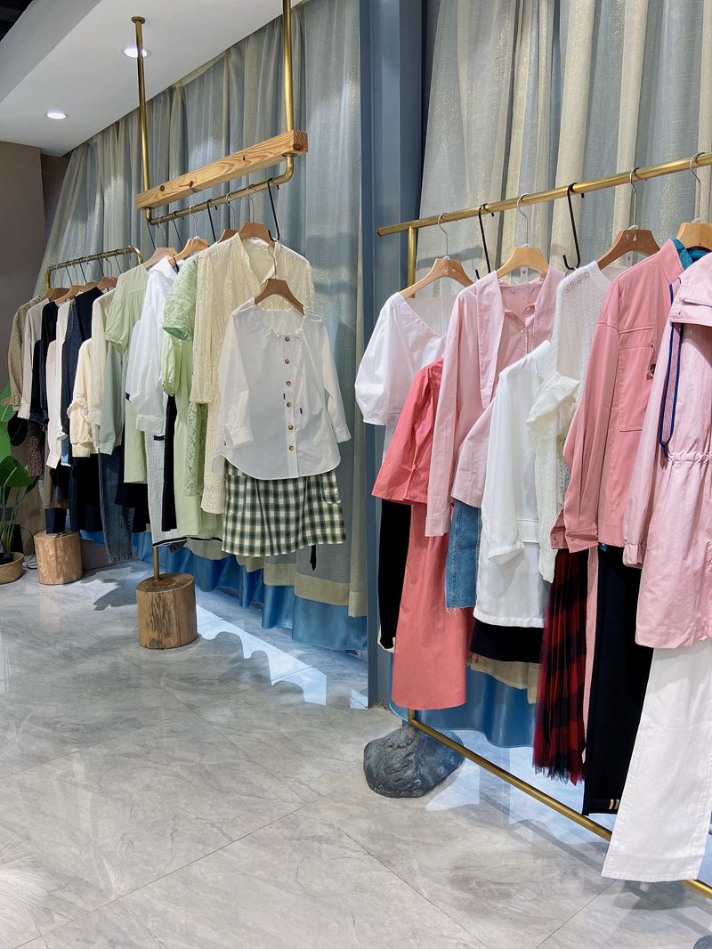 3colour三彩2021年冬款羽绒服,3colour三彩女装专卖店