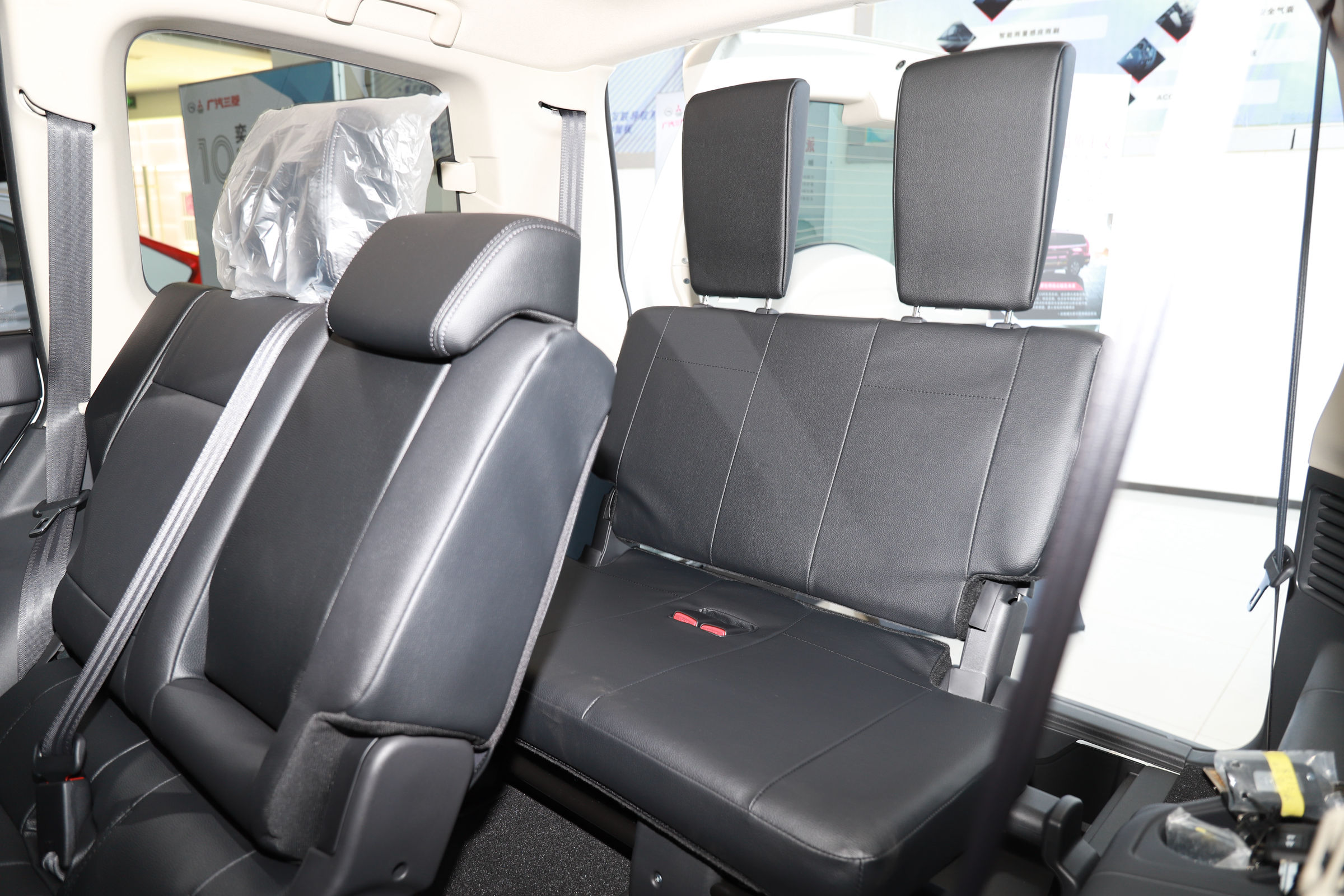 帕杰罗v77与lc100陆巡4500哪个好,2020款三菱进口帕杰罗越野视频