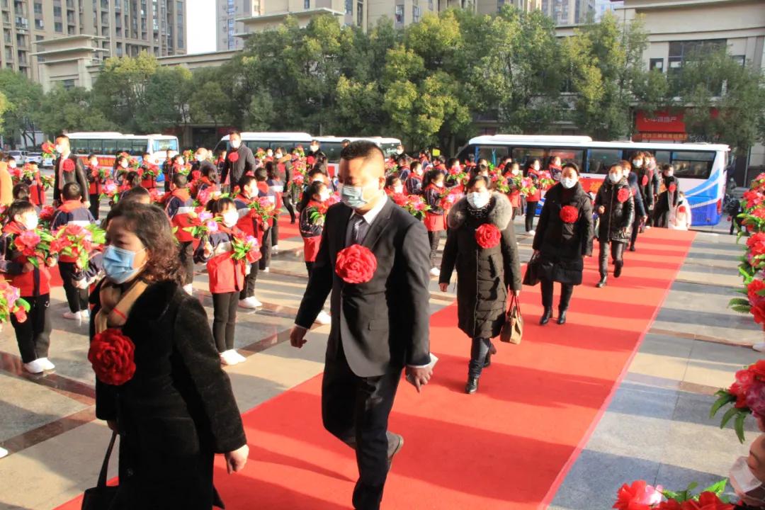 抗疫英雄表彰大会进场,致敬抗疫英雄天门表彰大会视频