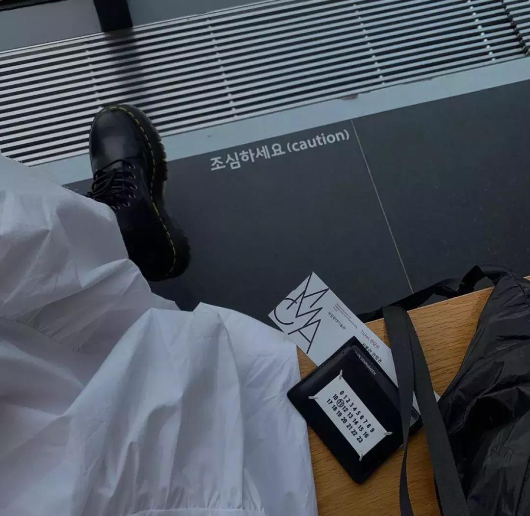 女生买马丁靴,卖女士马丁靴的