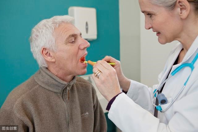 耳朵莫名奇痒会是脑癌吗,耳朵突发疼痛有可能是什么病