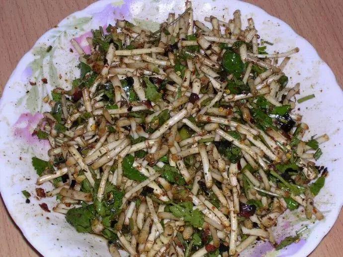 贵州美食折耳根味道,贵州折耳根麻辣味好吃还是烤肉味