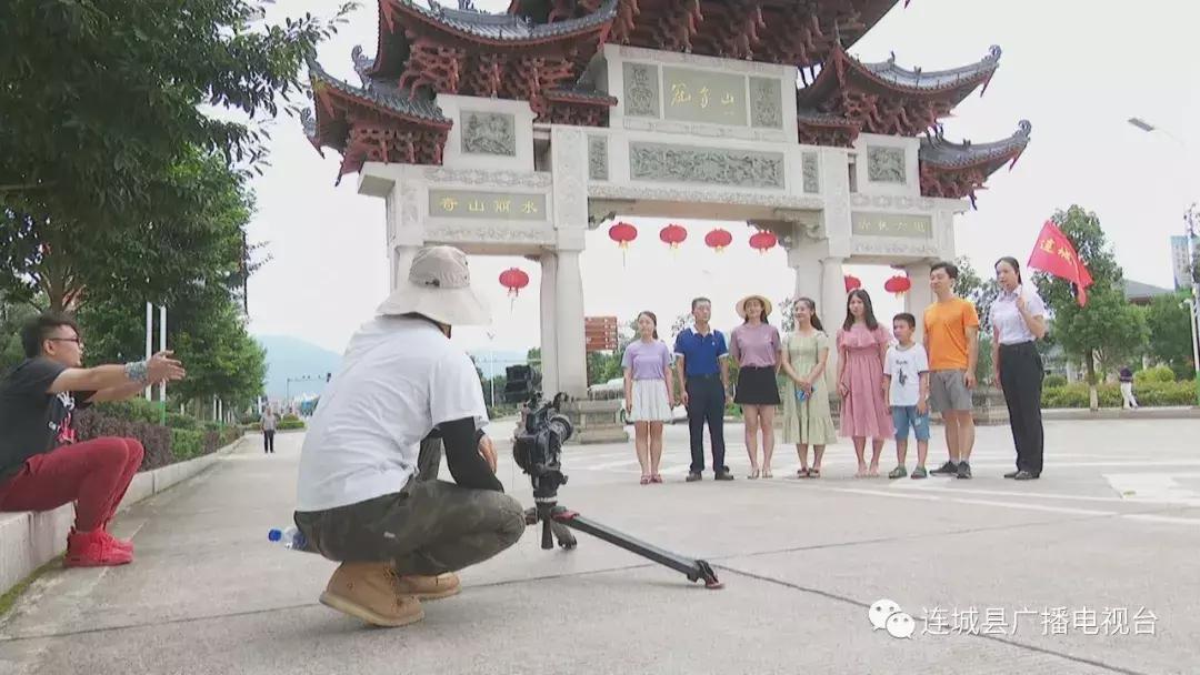 杩炲煄蹇棯鐜板満瑙嗛,杩炲煄琛楀ご蹇棯琛ㄦ紨