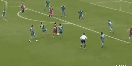 19岁的梅西被多次放铲,梅西被铲完整版