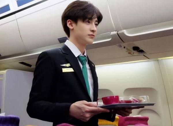 “空少”不比“空姐”差职业前景光明万丈