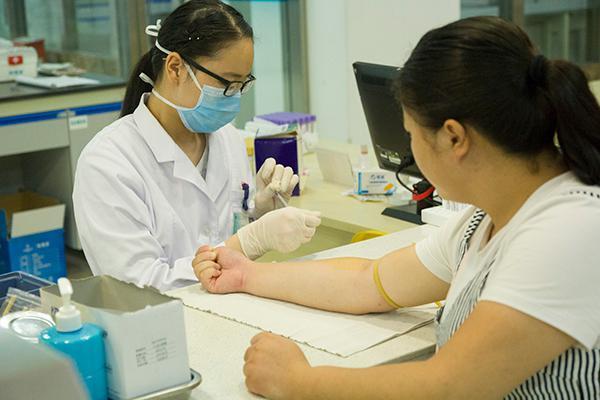 妇科检查盆腔积液怎么办,妇科检查盆腔积液是怎么回事