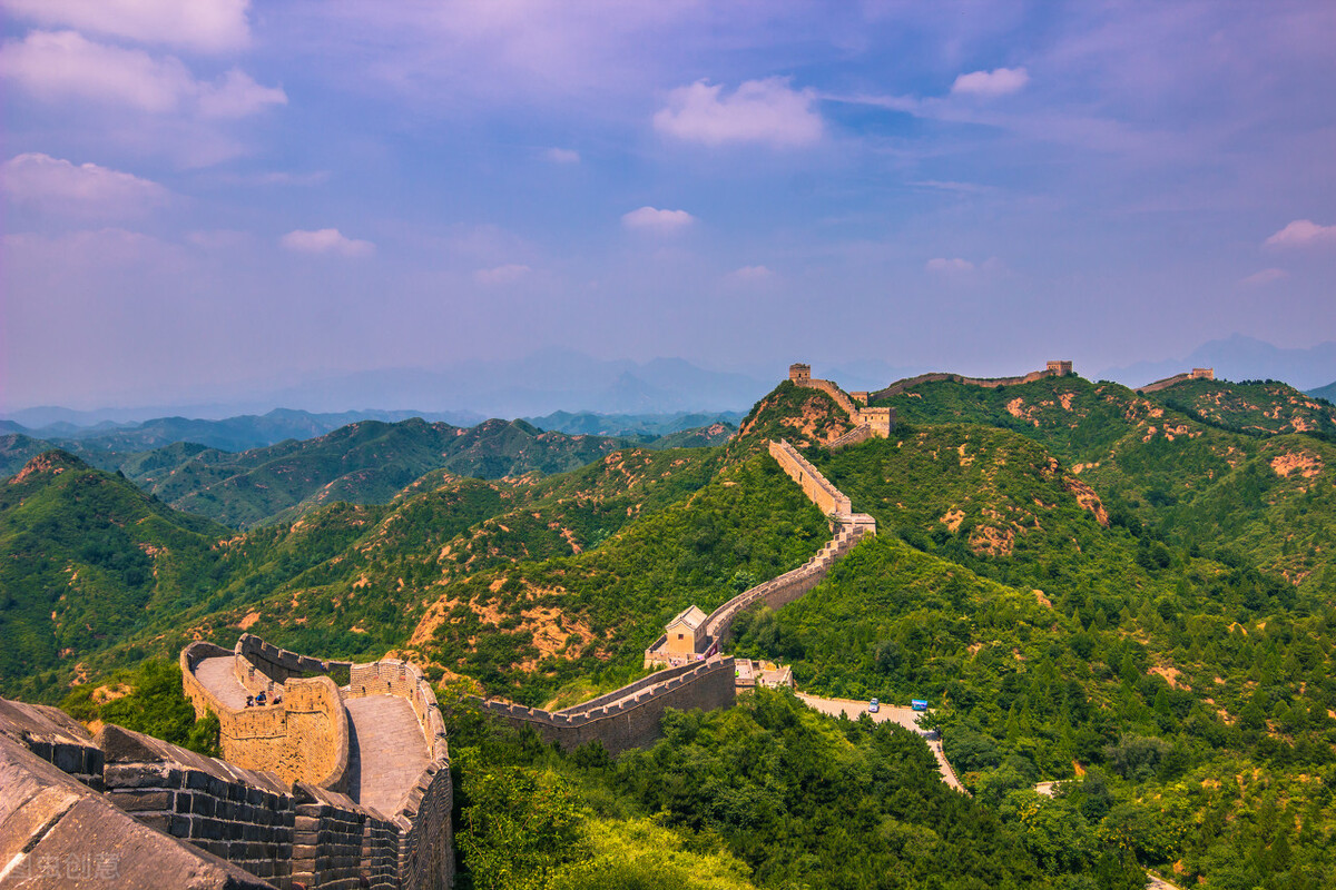 站在长城上的感受100字,站在长城上眺望