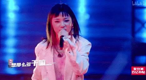 他来了，带着让rapper低头的节目来了