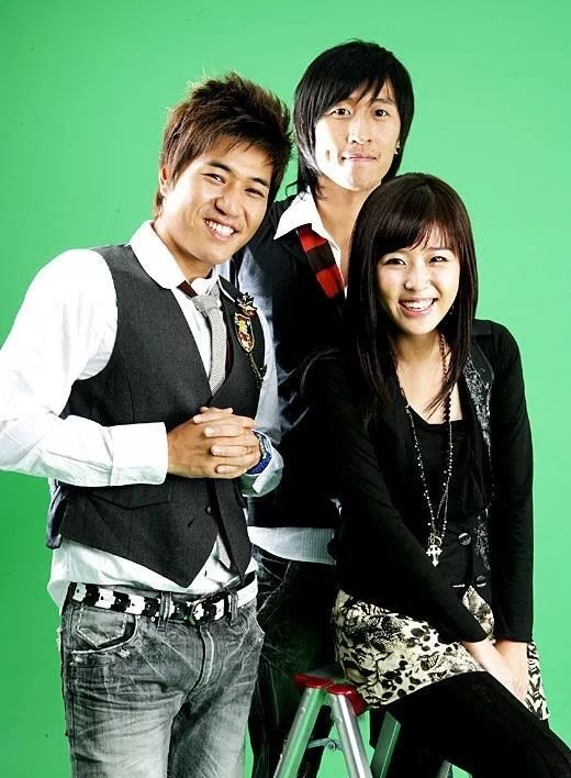 天后因队友吸du人气暴跌,公开承认整形却成蛇精下巴,瘦到脱相