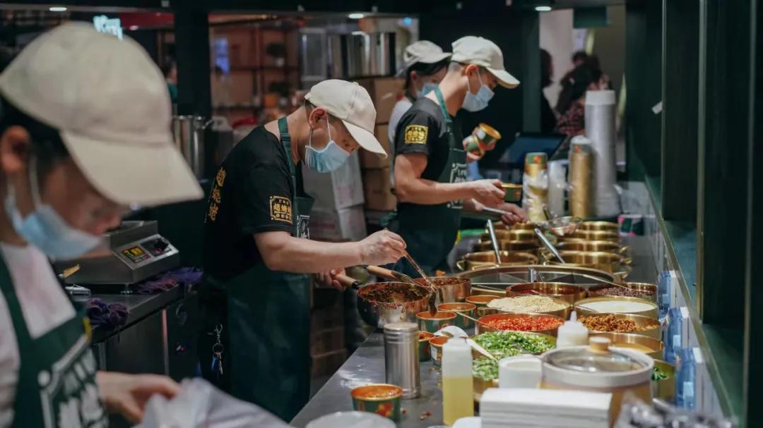 40㎡日流水超30000火爆西北的热卤品牌如何用创新搅动千亿级赛道