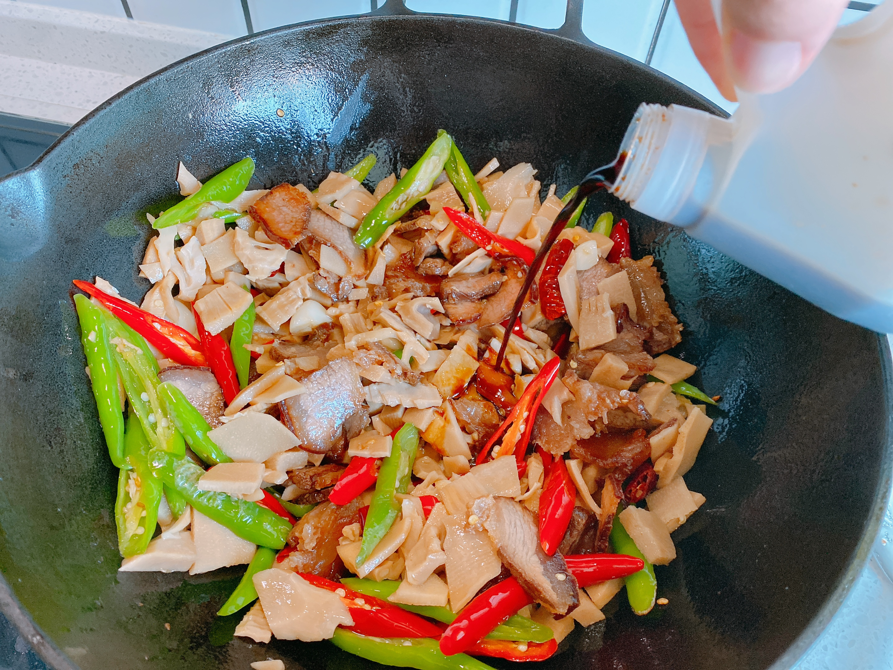 笋干怎么炒才好吃,笋干为何非要肉来做才好吃