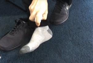 脚臭最怕一招搞定,一招解决脚臭的最简单方法