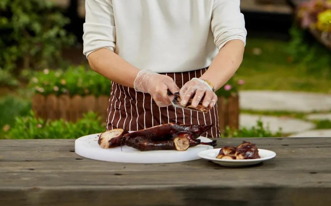 一到10月挤破头，这小镇也太好吃了吧