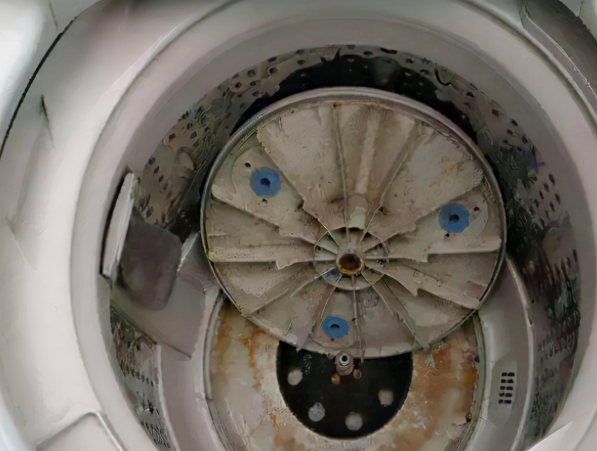 洗衣机打开一直放水是怎么回事,洗衣机开着一直闪是什么问题