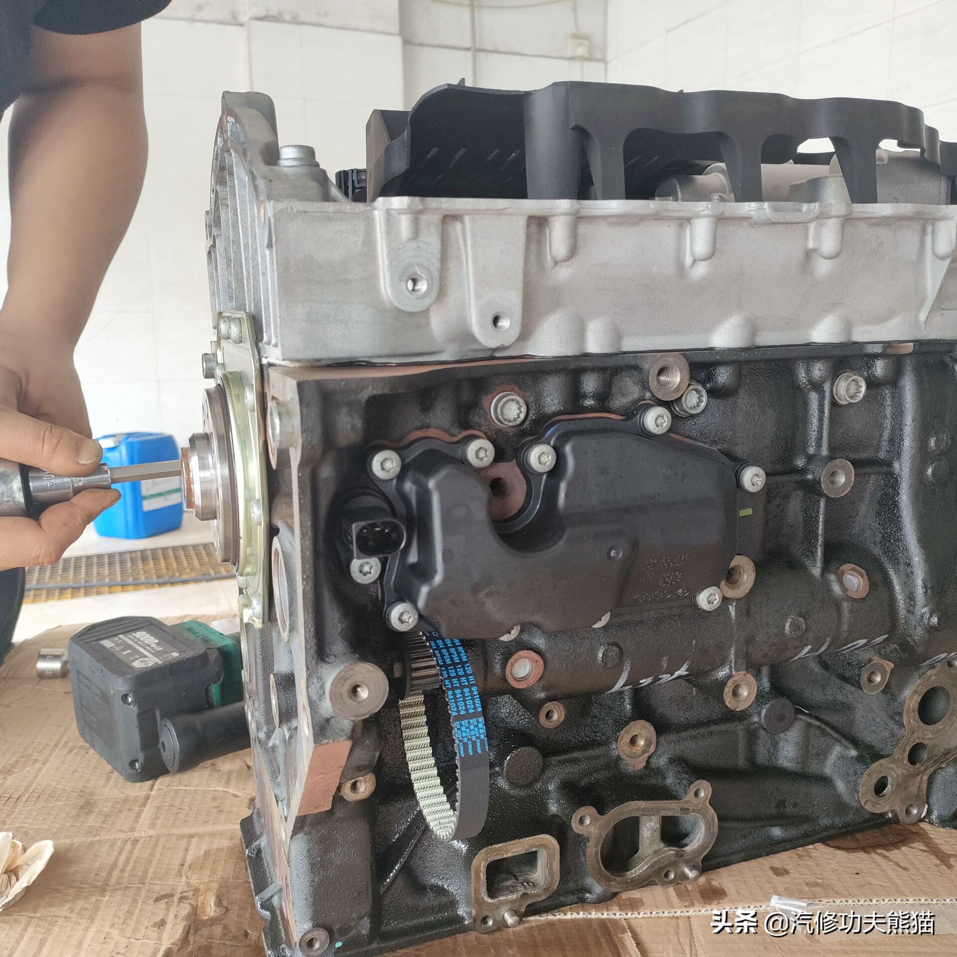 爱车养护烧机油要趁早治理,爱车烧机油