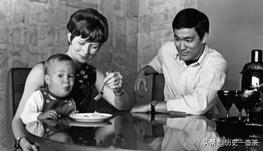 李小龙在1973年怎么了,李小龙当年突然暴毙有多震惊