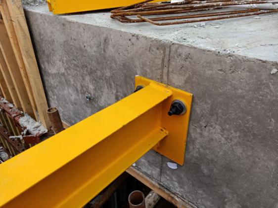 新型悬挑脚手架孔洞不漏水,新型悬挑脚手架如何预埋