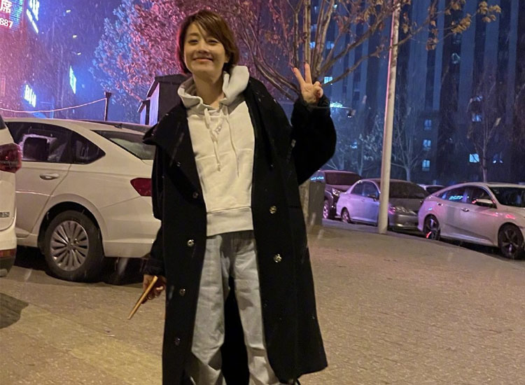 马伊琍同款短发穿衣搭配,马伊琍穿黑色羽绒服图片