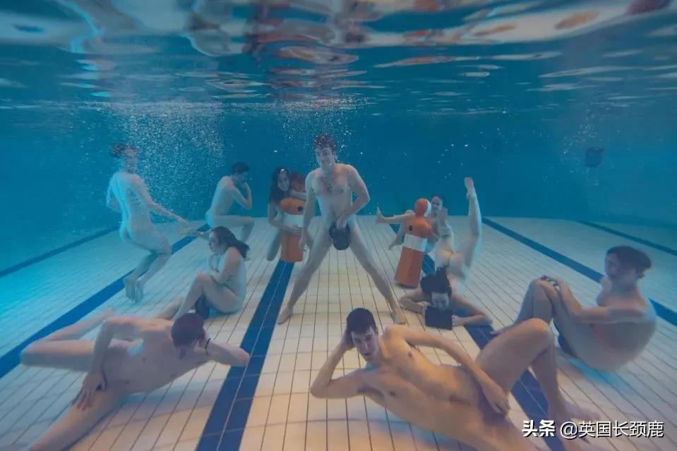 剑桥大学年度裸体日历来了：78个学神小鲜肉为慈善募款*光脱**出镜