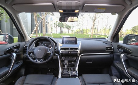 火拼轿跑SUV市场谁才是穿着AJ运动鞋“年轻潮人”？