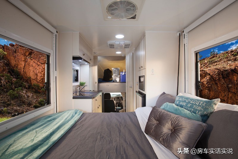 和一般常见的皮卡房车布局不同,dmax皮卡房车六座布局