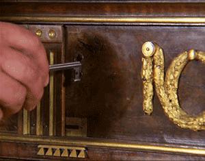 看完这些处处是机关的家具,才知道小时候的文具盒是这么来的