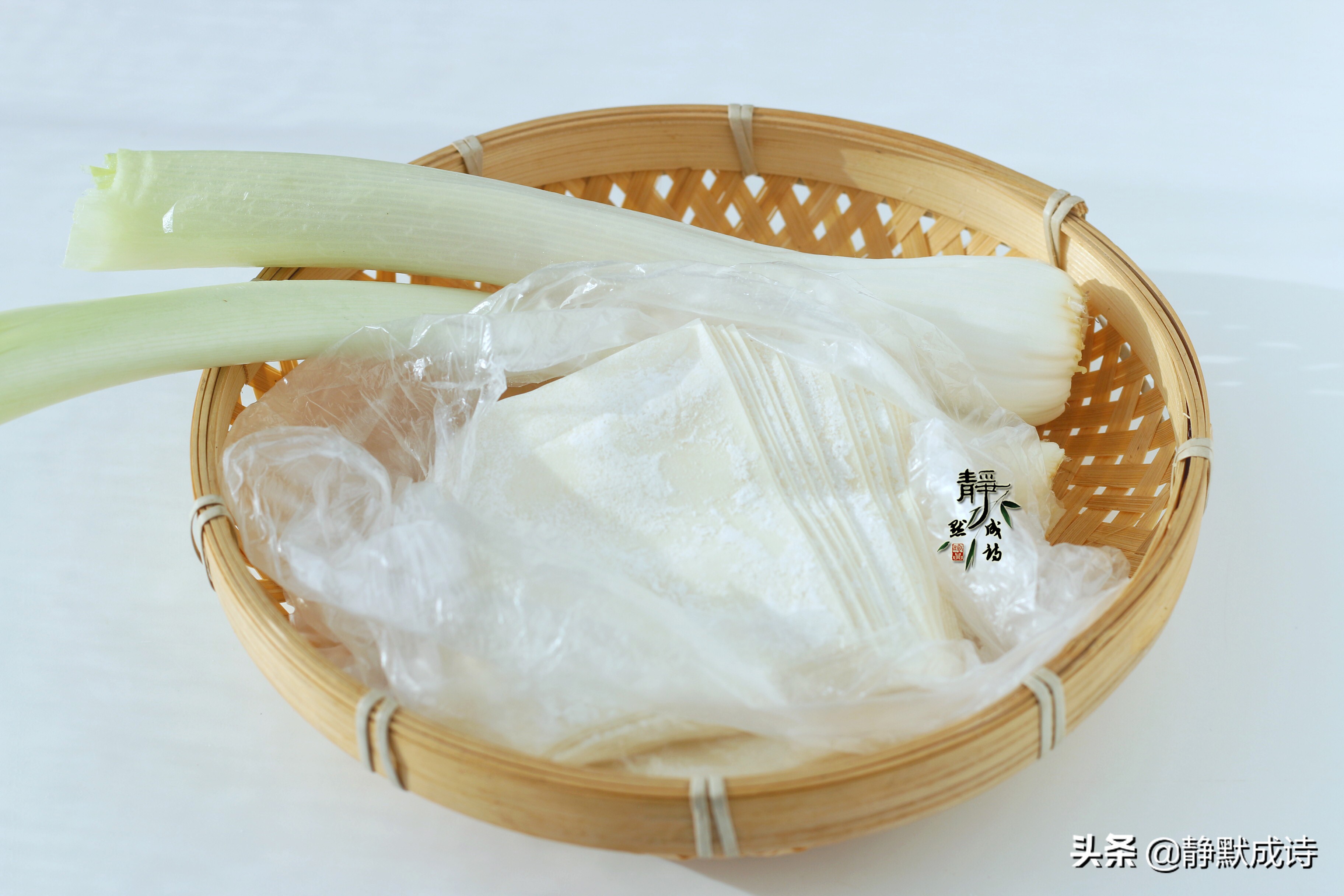 馄饨馅儿先放鸡蛋还是先放葱姜水,馄饨馅儿里面都需要放什么调料