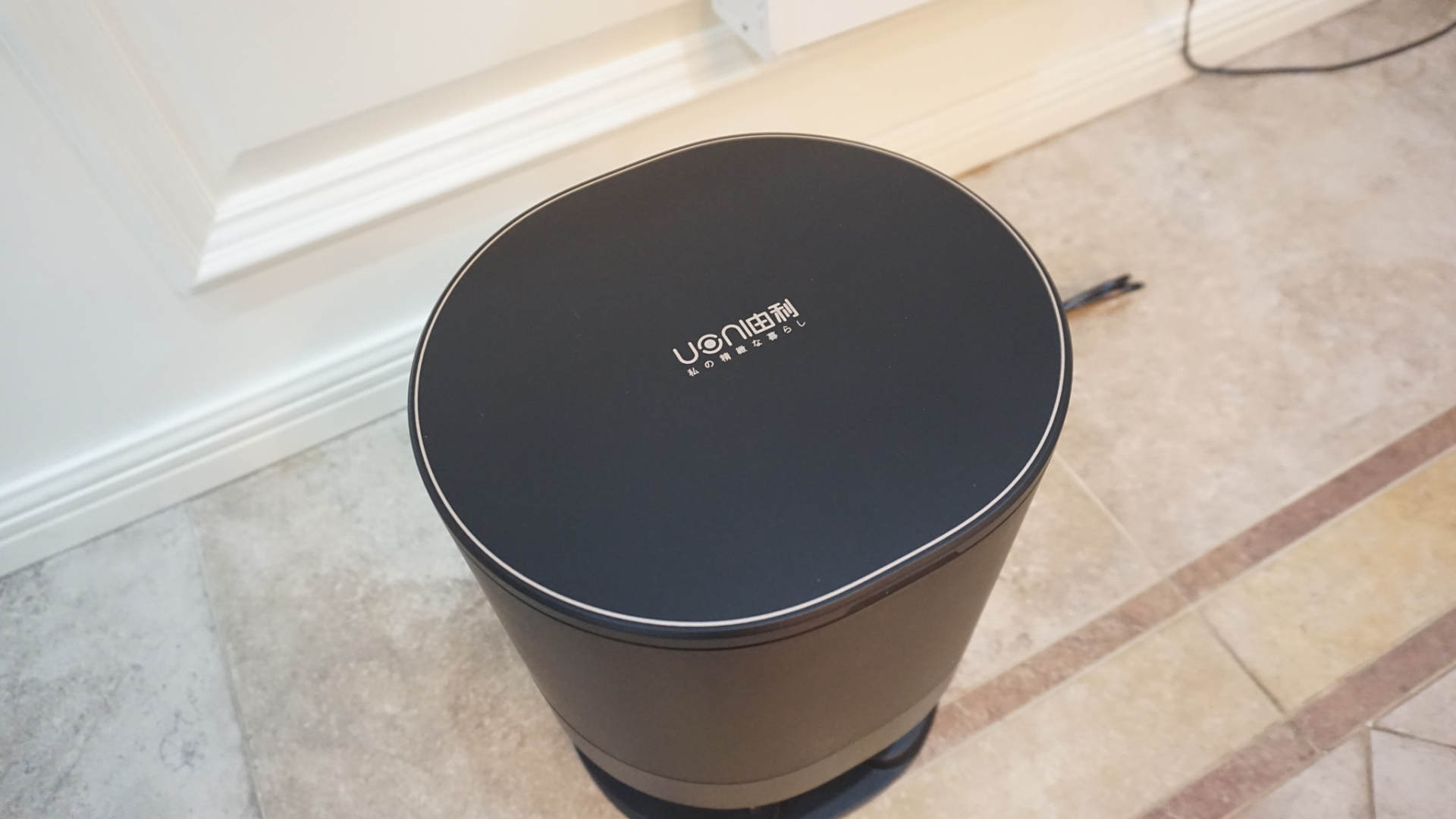 如何操作智能自动吸尘扫地机 (最简单的集尘扫地机器人)