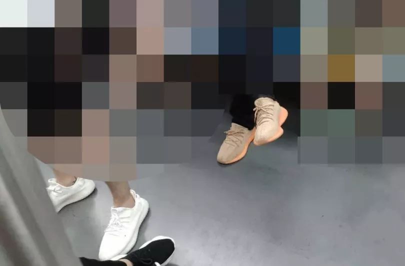 这双丑鞋一年狂赚40亿,这双“丑”鞋一年赚40亿