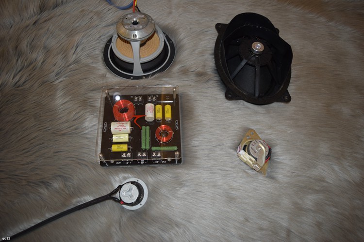 美妙音乐，沁人心扉：丰田兰德酷路泽改装绅士宝音响，昆明发烧友