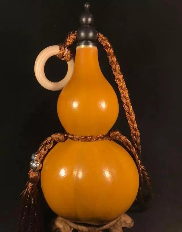 手串发霉了可以用水清洗吗,手串受潮发霉怎么处理