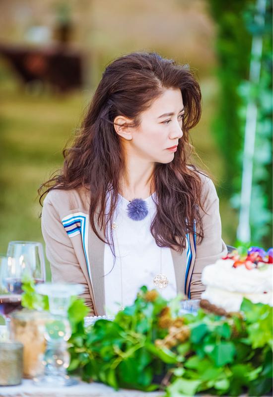 袁咏仪下了红毯穿搭,袁咏仪穿衣搭配