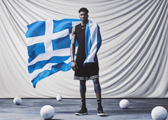 轰18分+疯狂暴扣！字母哥打崩意大利，3战大胜74分，梦之队要慌了